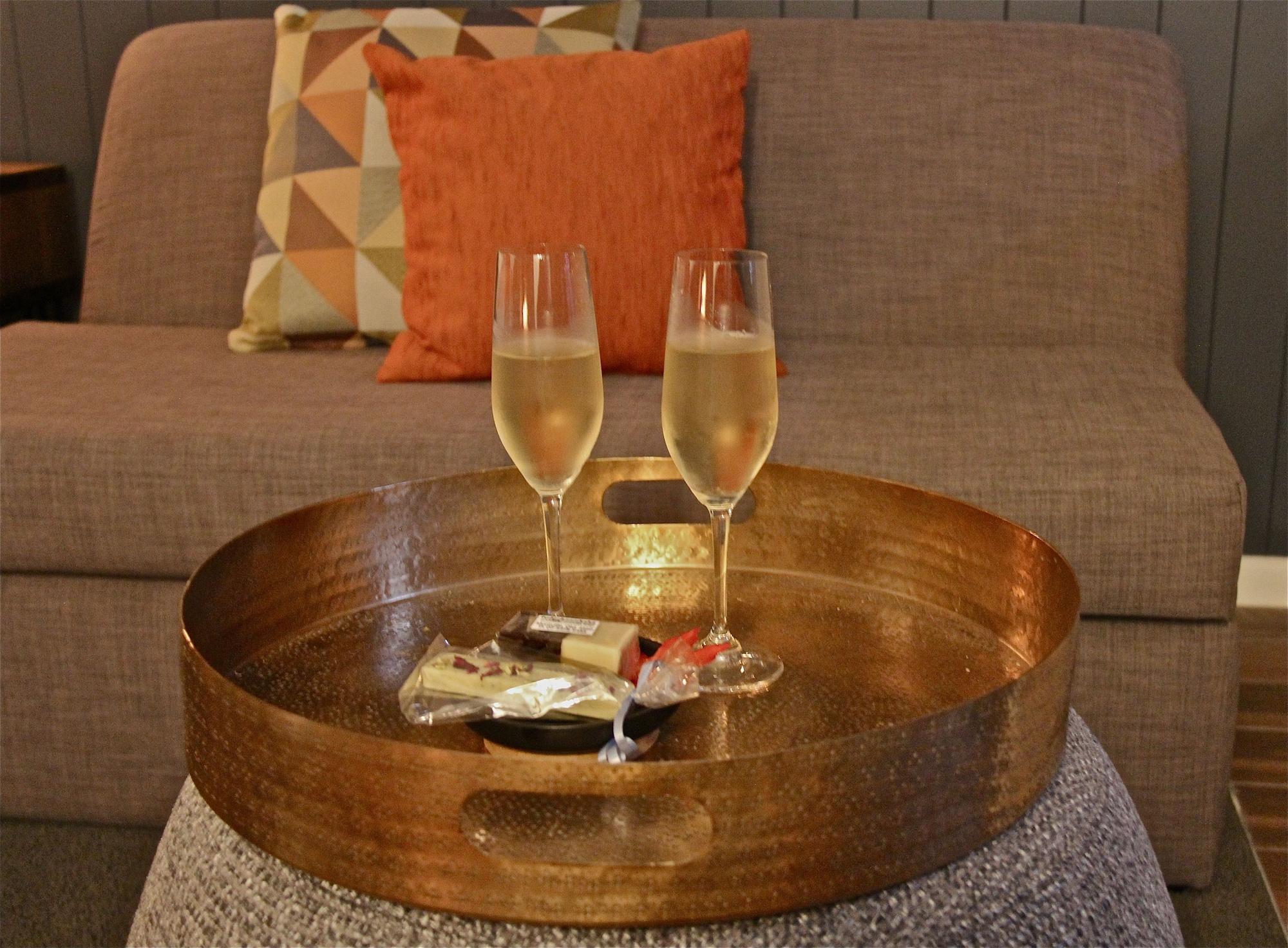 Altitude On Montville Exterior foto A tray