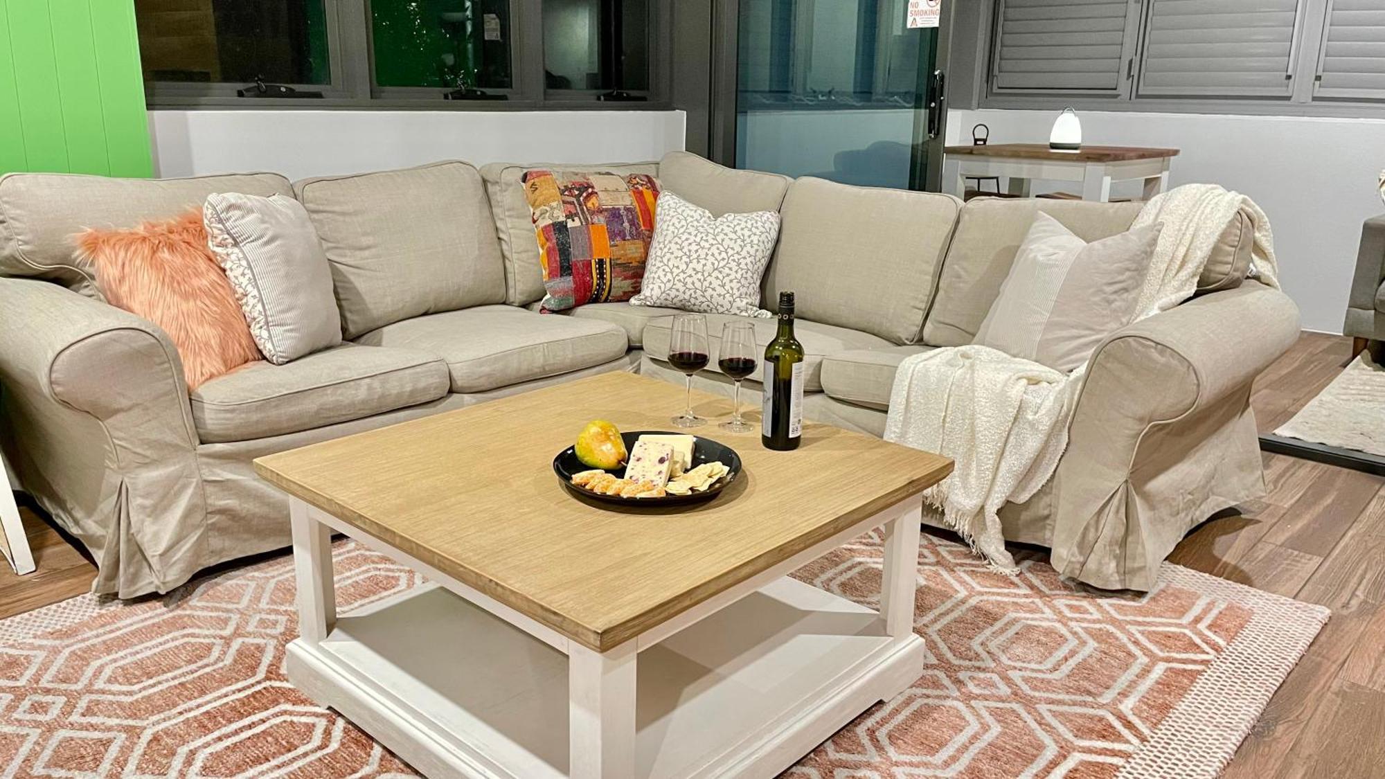 Altitude On Montville Quarto foto A coffee table in a living room
