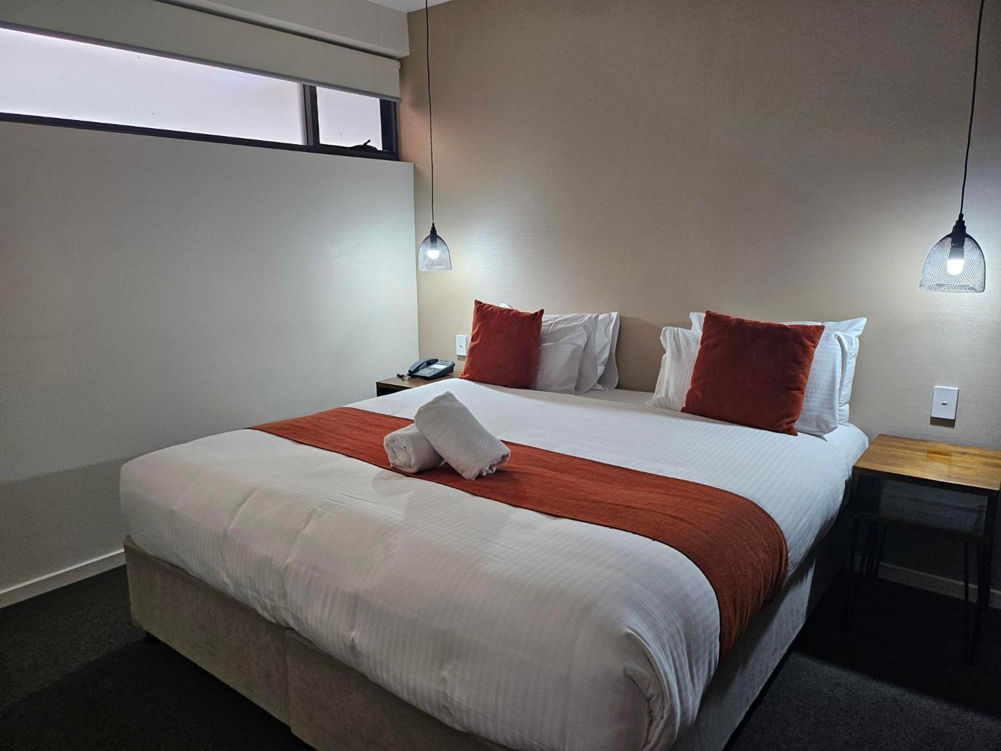 Altitude On Montville Exterior foto A bedroom at the hotel